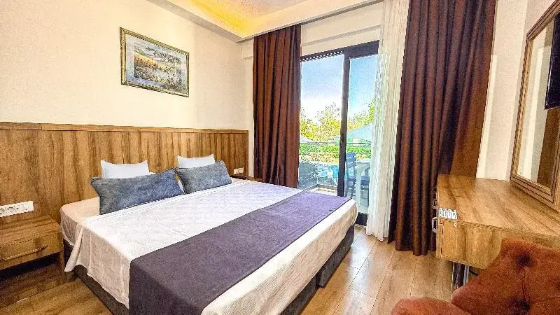 Superior Double room with balcony (full double bed)