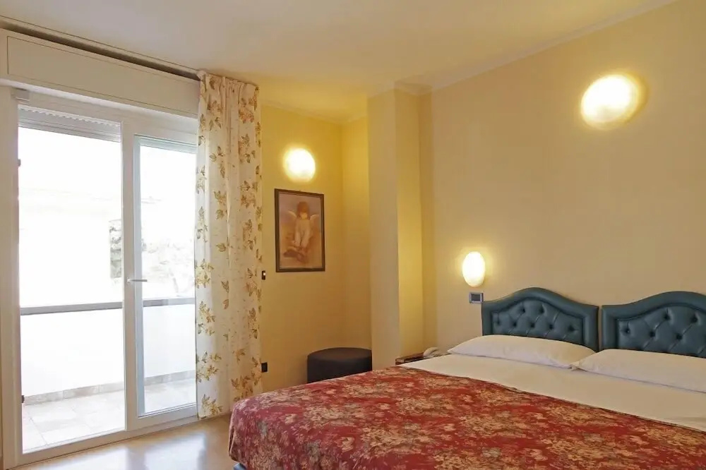 Standard Triple room with balcony
