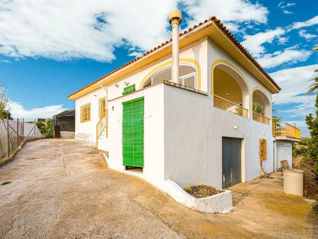 Delightful Holiday Home in Callosa d' Ensarria With Pool