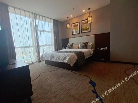 Deluxe Double Suite (full double bed)