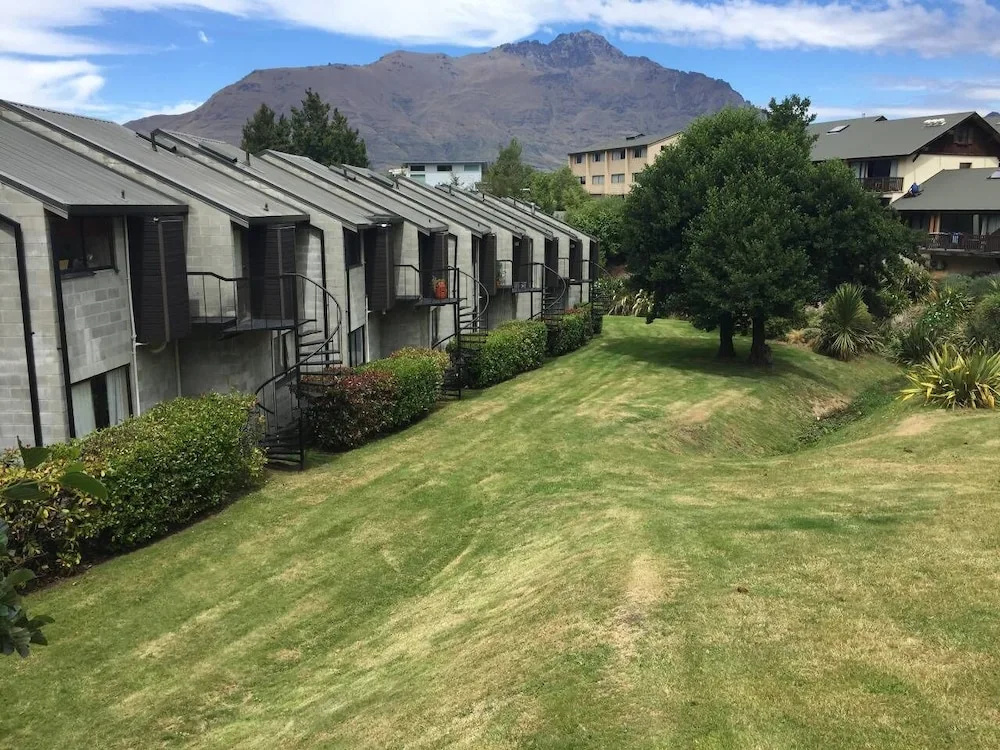 Distinctive Adjacent Two Lake View Townhouses