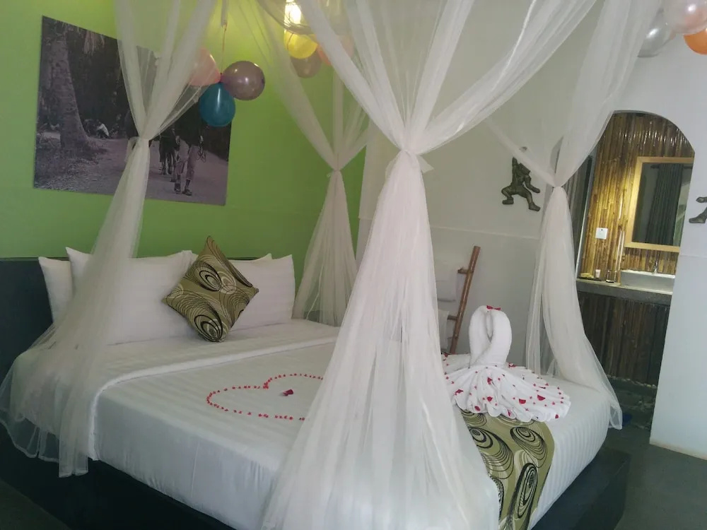Deluxe Double room with pool view (full double bed)