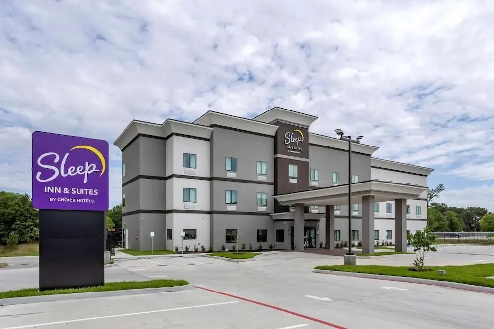 Redwood Inn & Suites