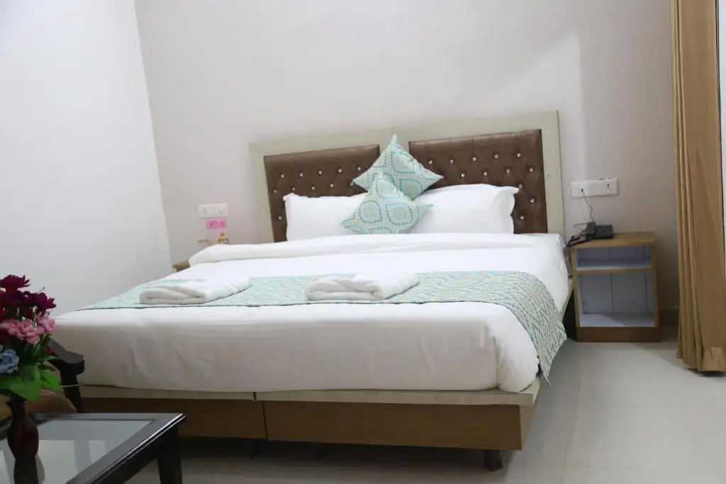 Deluxe Double room (full double bed)