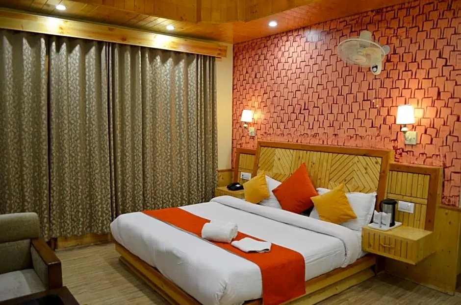 Standard Double room with balcony (full double bed)