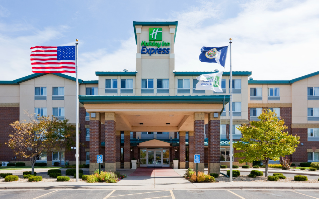 Holiday Inn Express & Suites Vadnais Heights by IHG