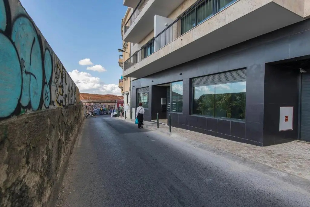 Lovelystay - Modern And Colourful Flat in the Heart of Graça