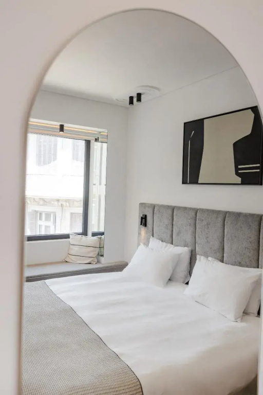 Standard Double room with city view (full double bed)