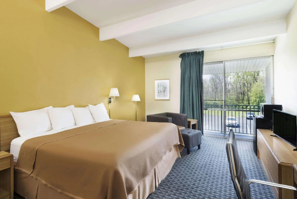 Standard Double room (full double bed)
