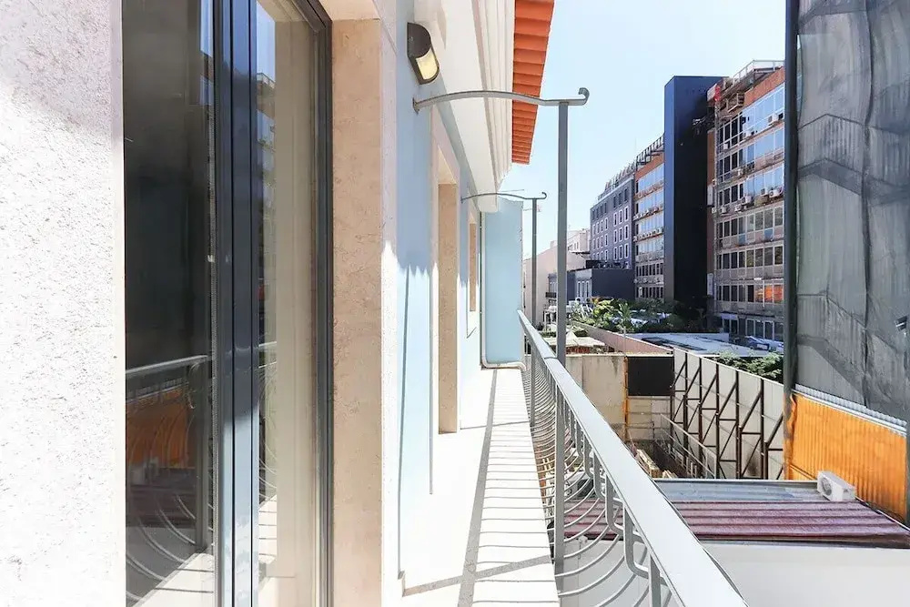JOIVY Bright and spacious 2BR Apt w/ terrace, 5 mins from Avenida da Liberdad