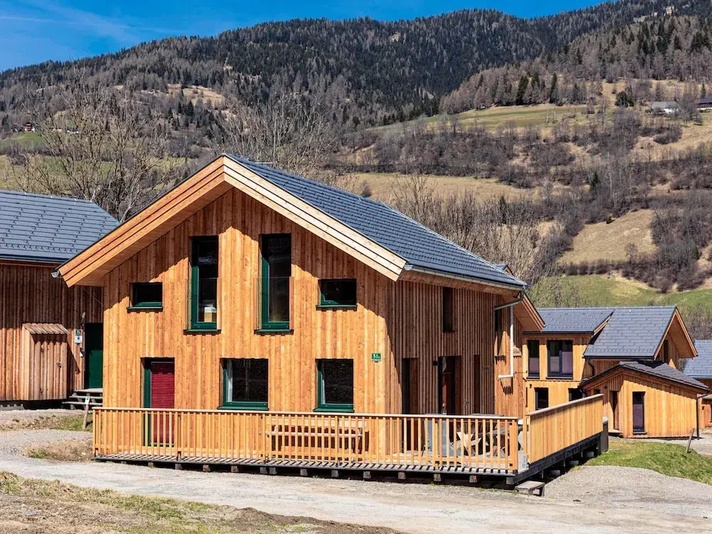 Appealing Chalet With hot tub