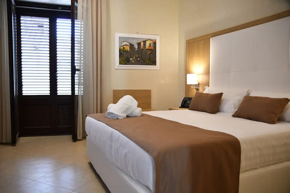 Superior Double room with balcony (full double bed)