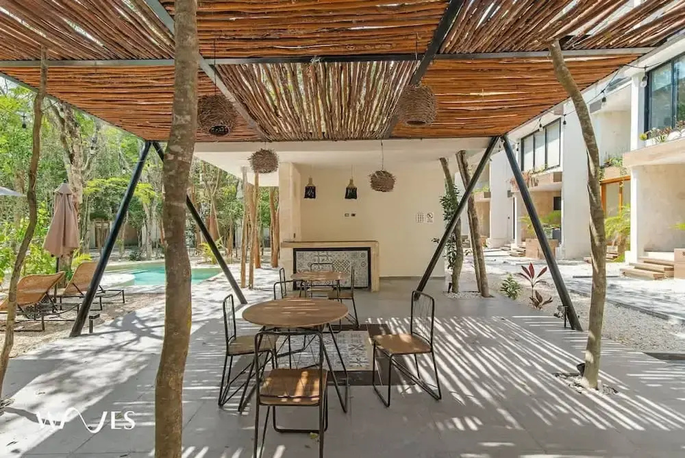 Spacious Loft w Garden View Pool Jacuzzi GYM