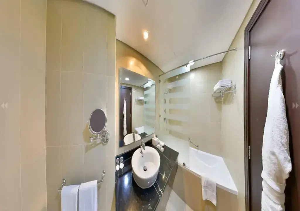 Executive Double room (full double bed)