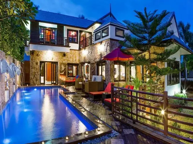4 Bedrooms Villa