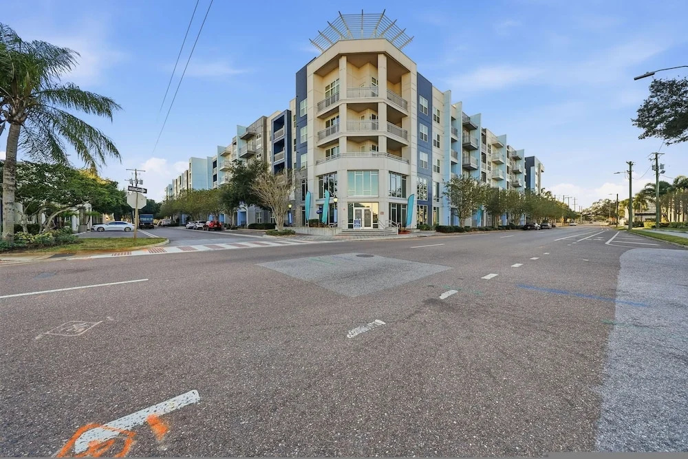 Modern 2BR w Pool Pet-friendly Unit 21