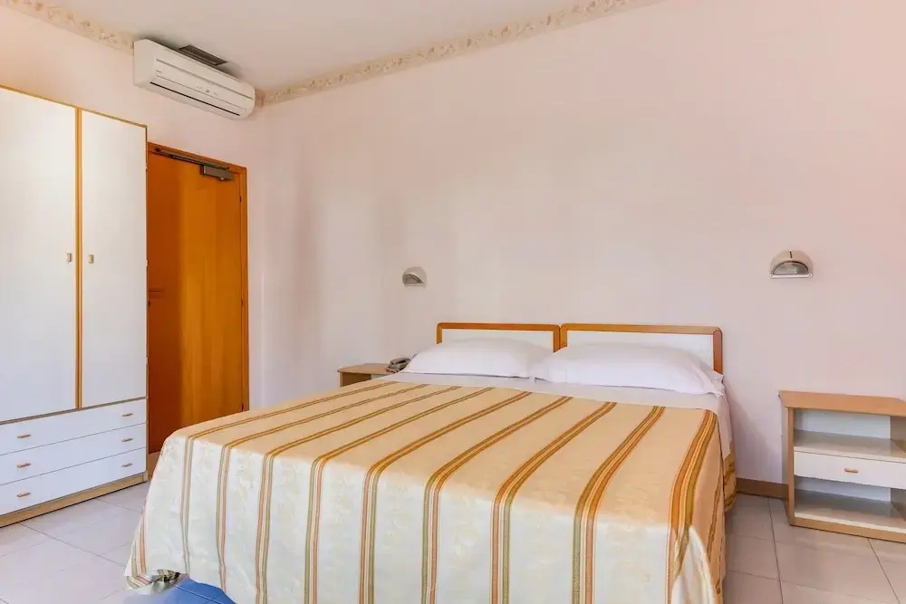 Economy room