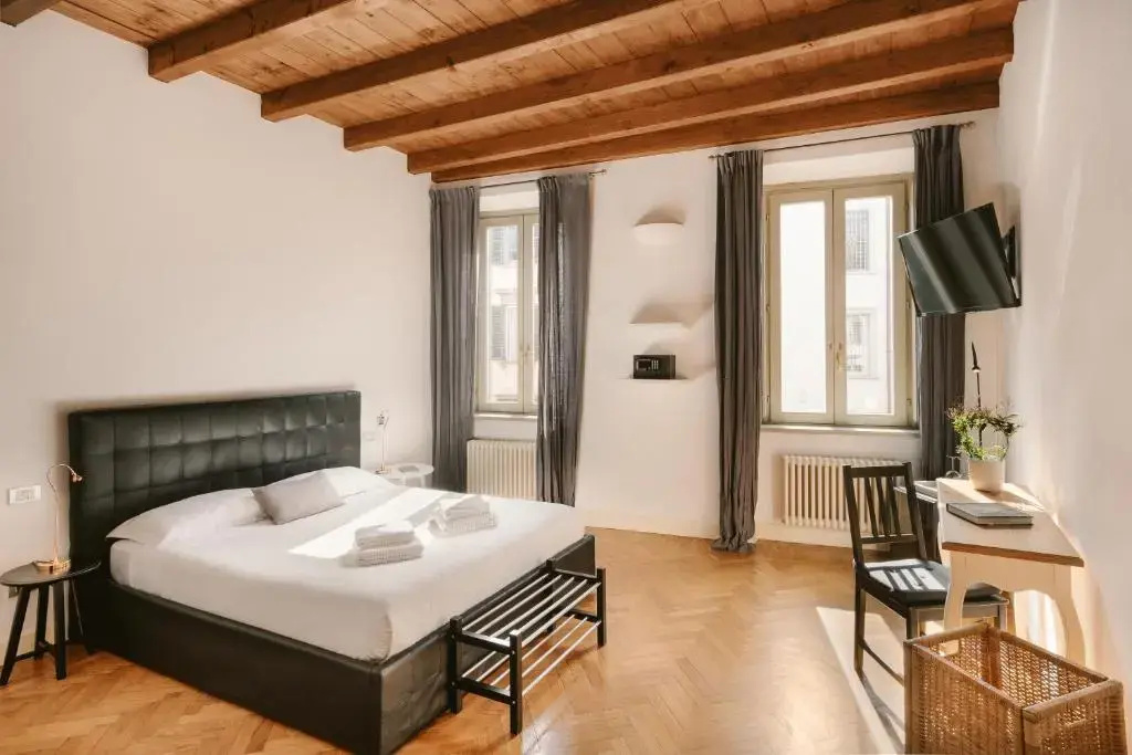 Deluxe Double room (full double bed)