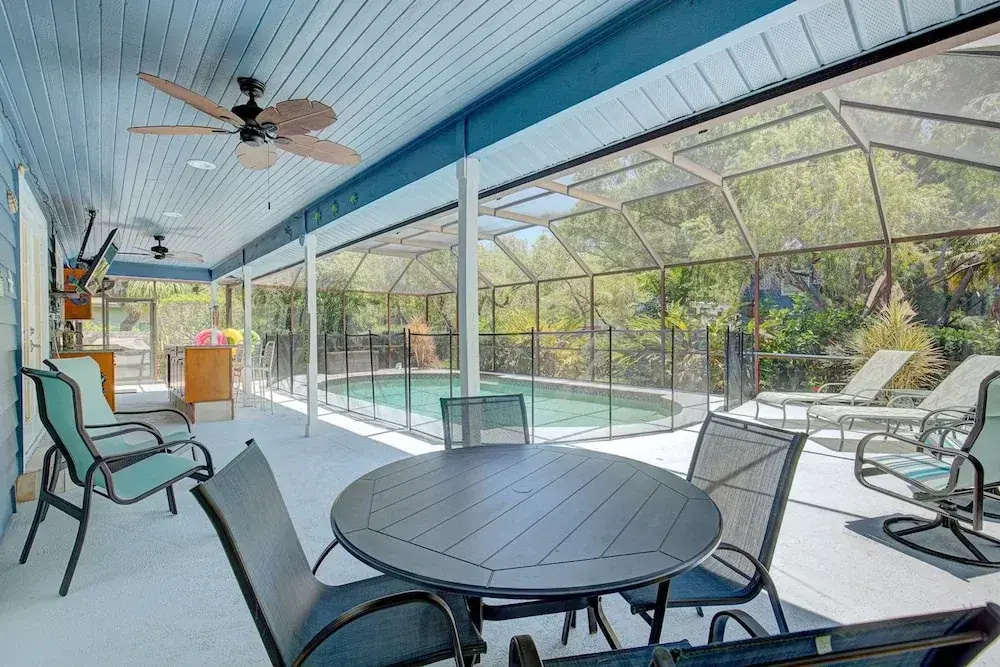 Spacious 4 3 Retreat- Heated Pool-playroom