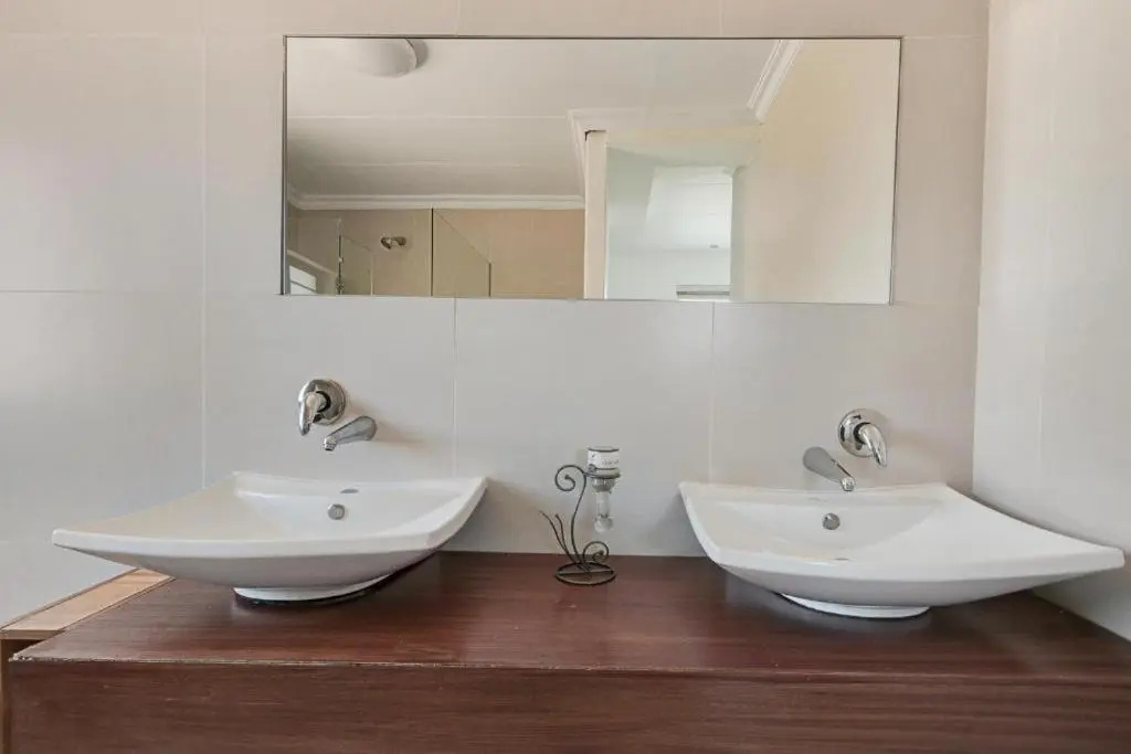 Spacious 4 bedroom hideout sanctuary with pool