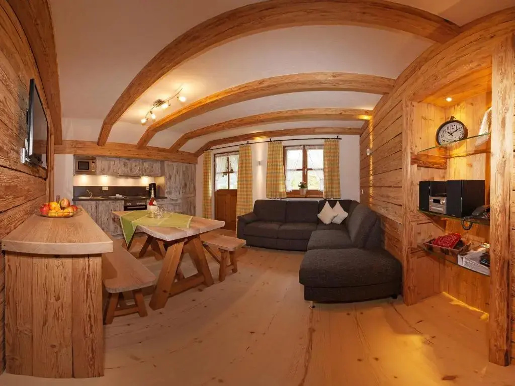 3 Bedrooms Apartment