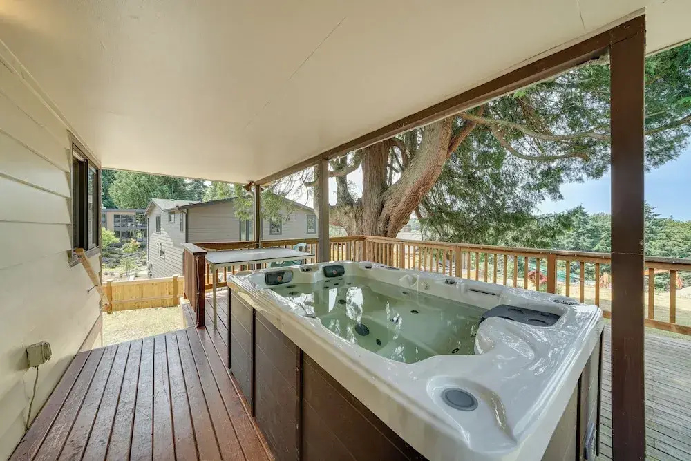 1/2 Mi to Yarrow Bay: Family Home in Kirkland