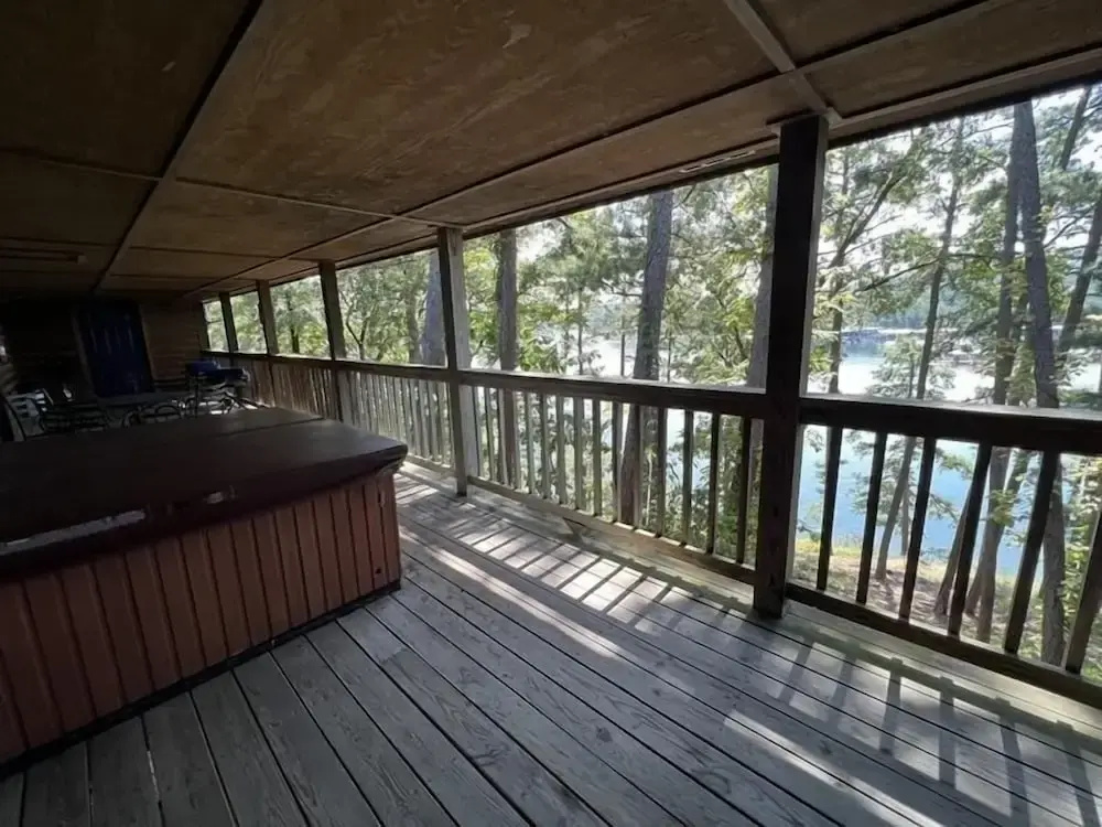 C16, Two bedroom, two bath, log-sided Harbor North luxury cottage with hot tub overlooking Lake Ouachita. by RedAwning