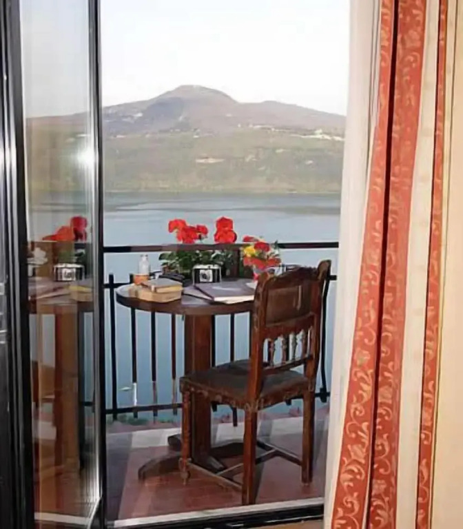 標準四人房，配有大床