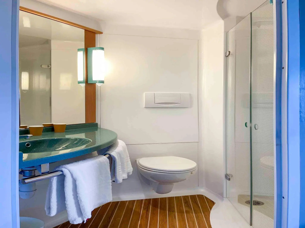 Ibis Hotel Alicante Room Type - TWIN WITH DOUBLE BED