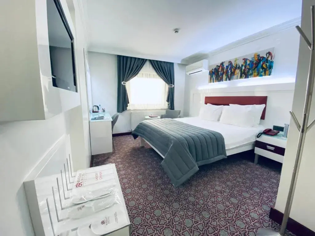 Double room (full double bed)
