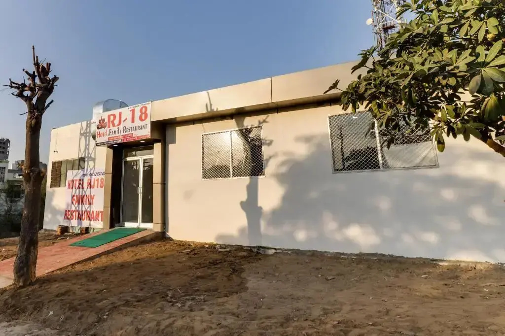 Hotel Rj18 by OYO Rooms