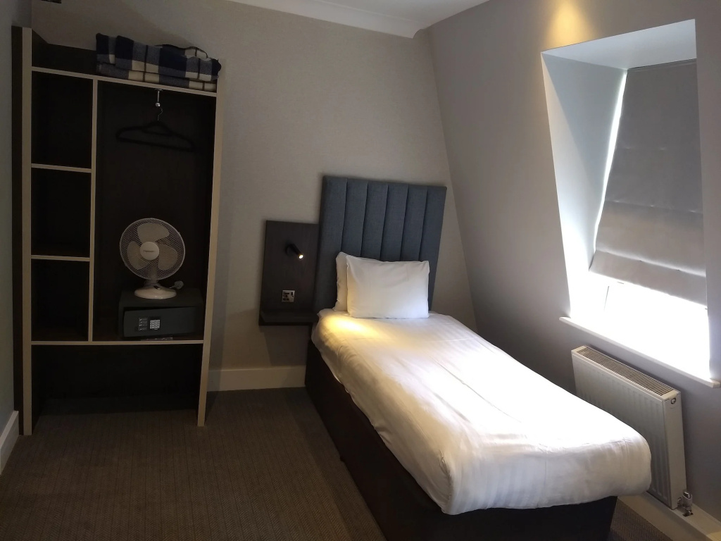 Отель Garden Court Hotel в Лондоне