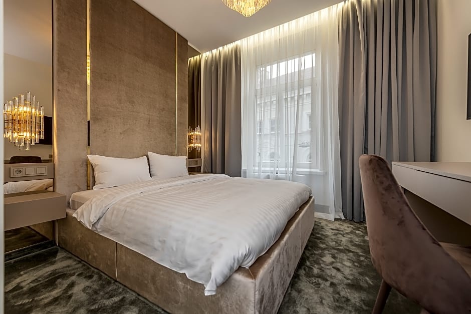 Classic Double room (full double bed)
