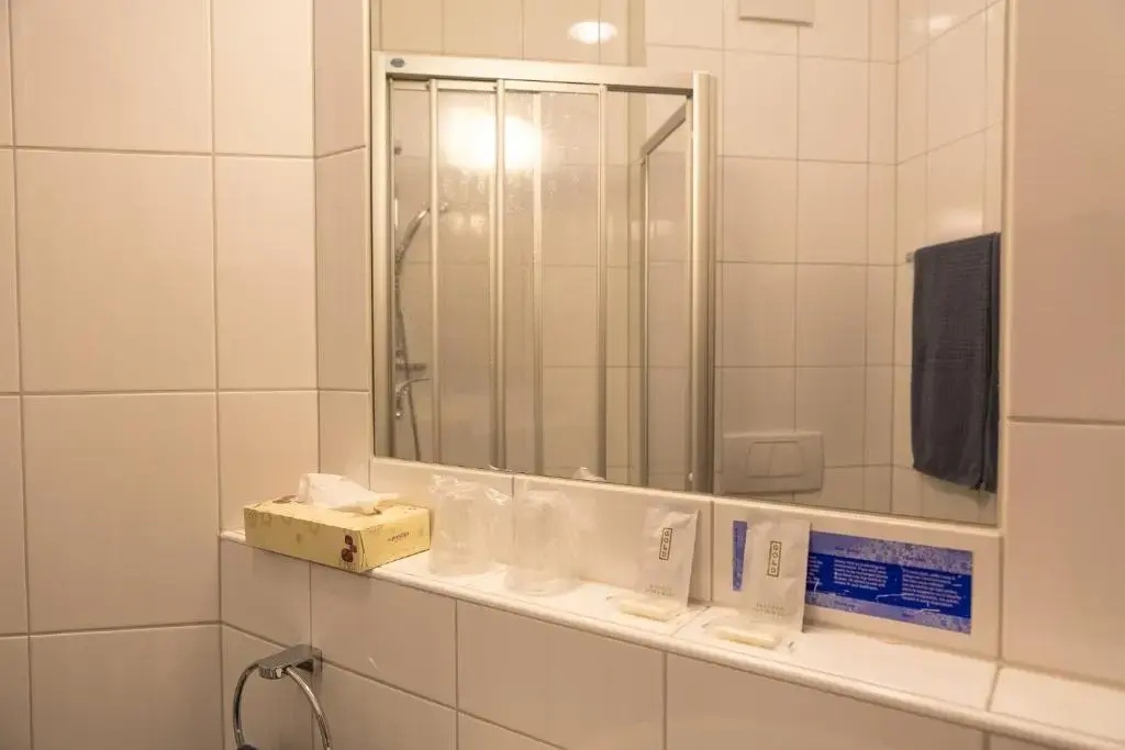 Hotel Zur Eisenbahn - Chambres