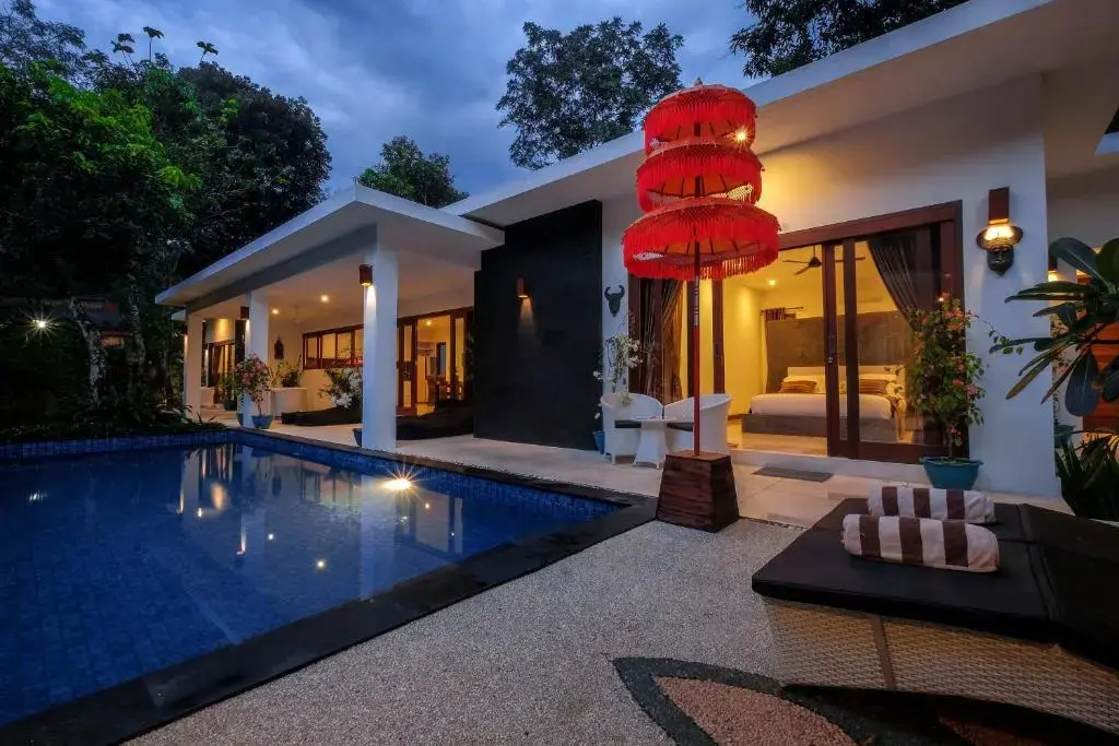 Standard Double room with pool view (full double bed)