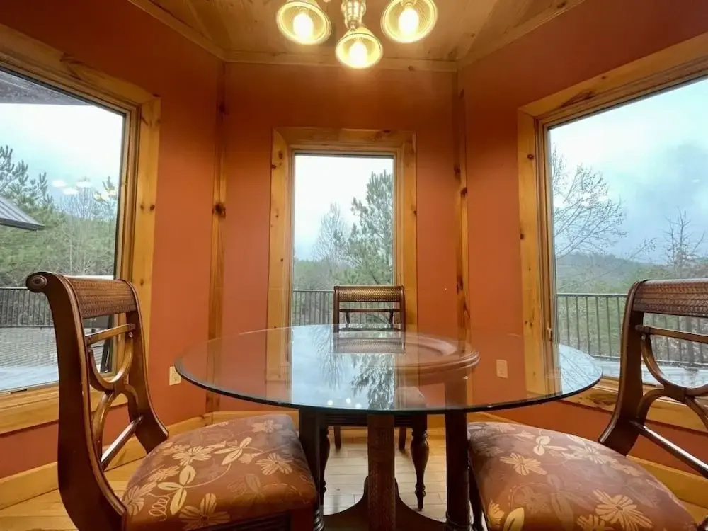 A true log cabin with 360 degree mountain views - Pet and Motorcycle friendly! 5 Bedroom Cabin by RedAwning