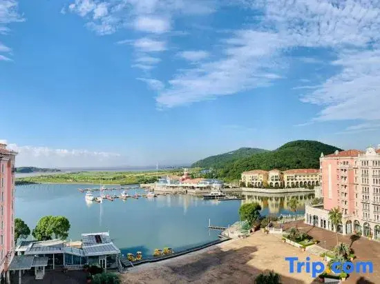 Beach & Waterfront