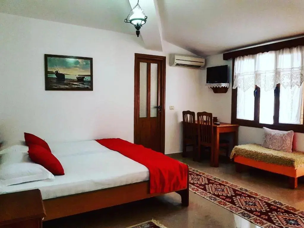 Standard Double room (full double bed)