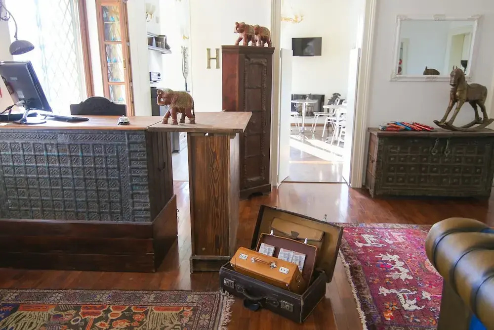 Lobby & Reception