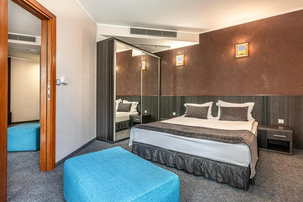 Hotel photo 12