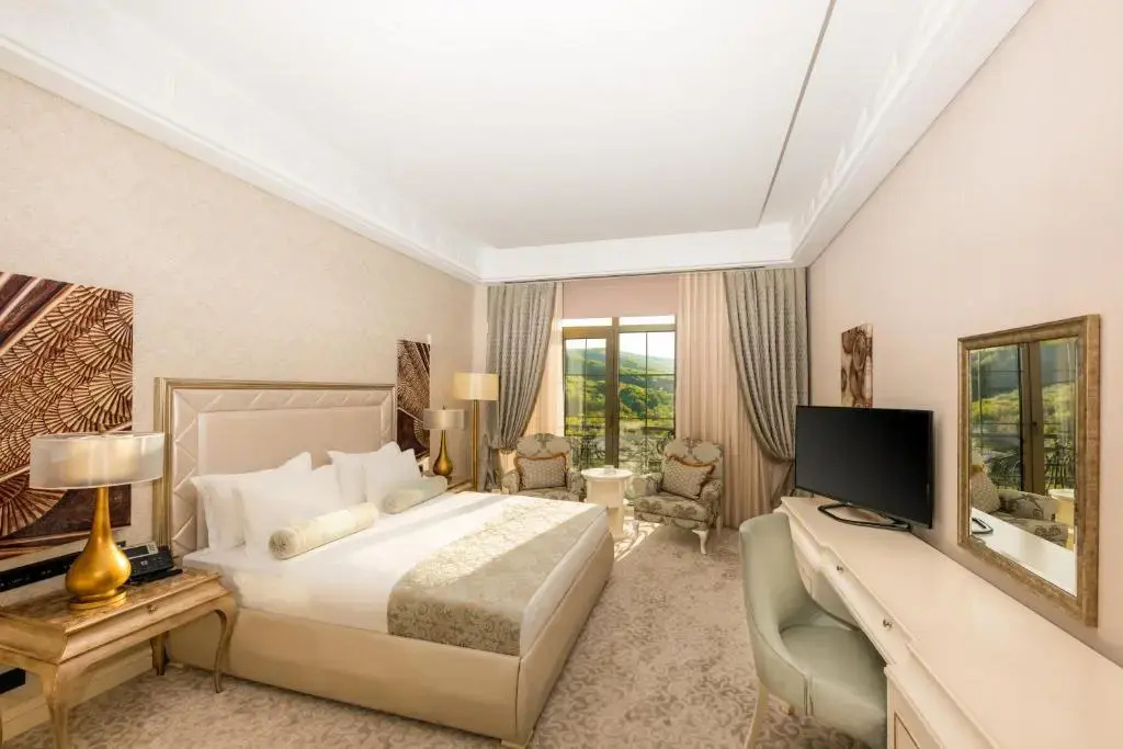 Deluxe Double room with mountain view (full double bed)
