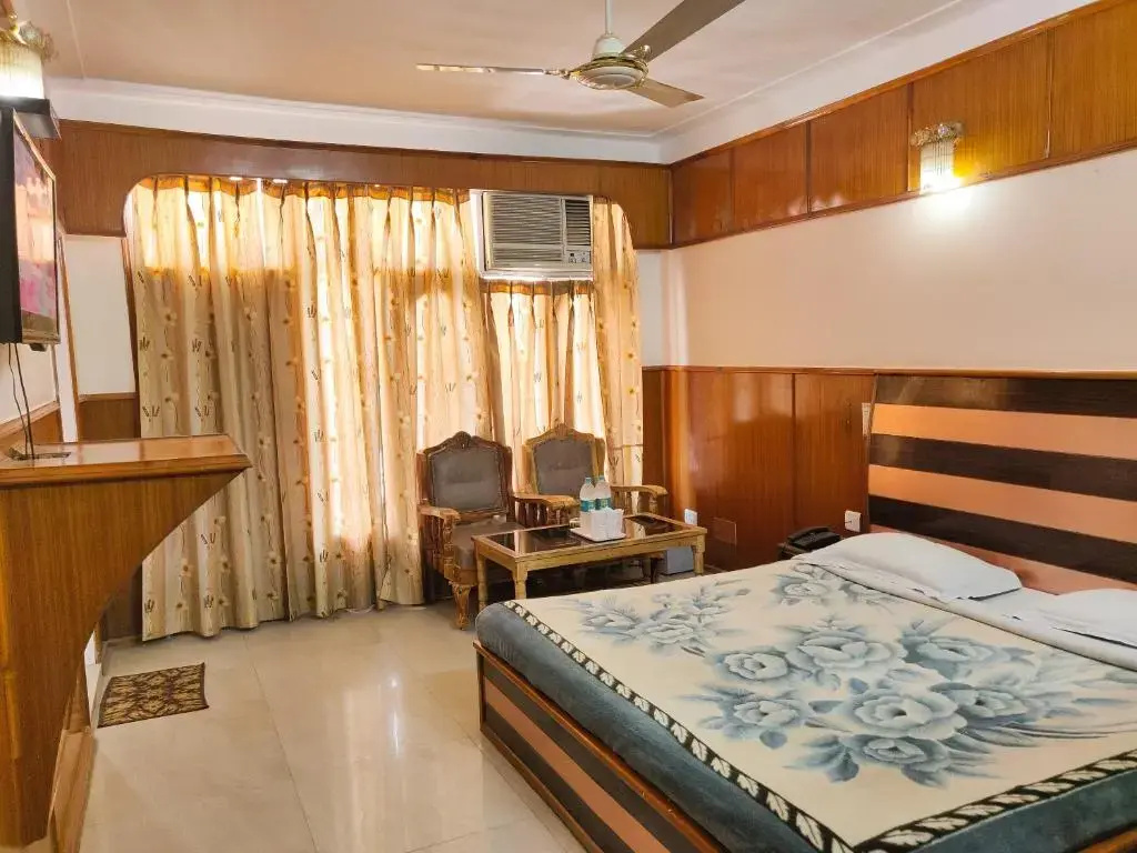 Deluxe Double room with balcony (full double bed)