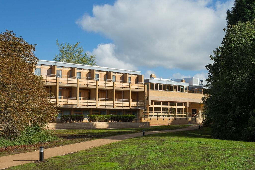 College Court - 0