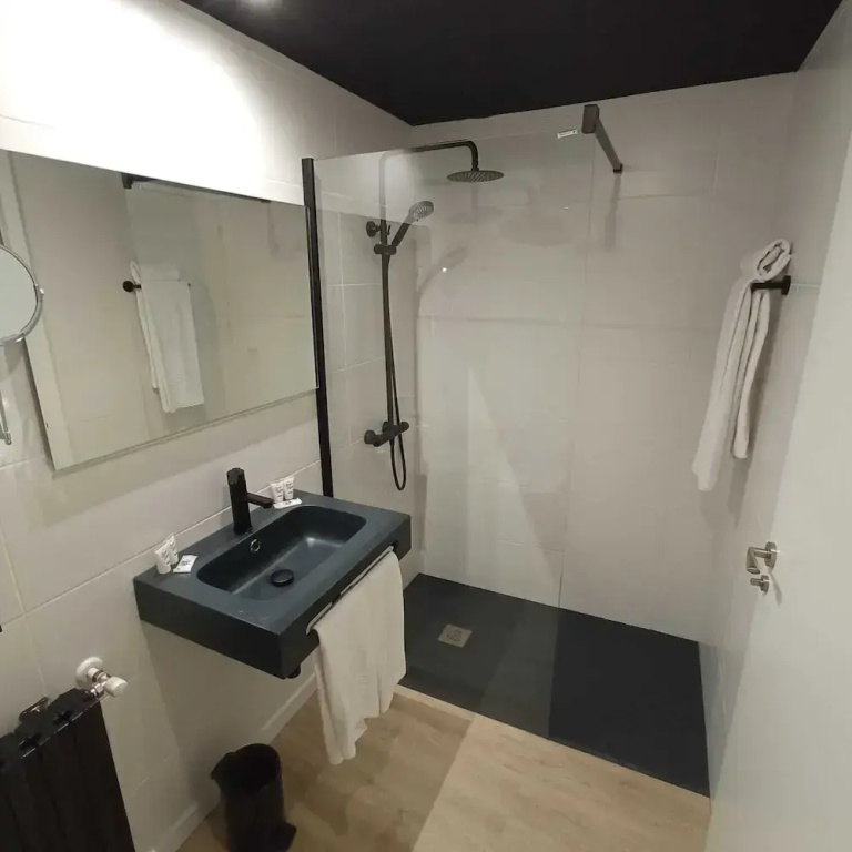 Economy room