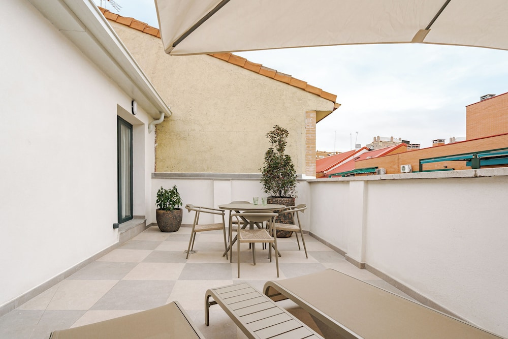 Numancia Apartments by Olala Homes