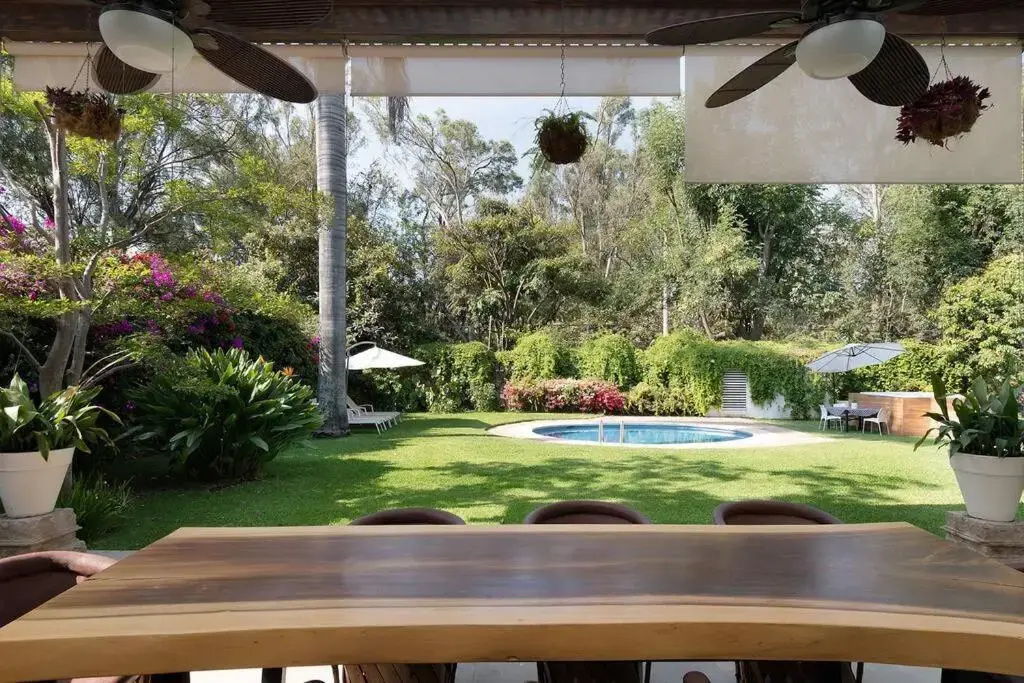 Welcome to Villa Cristy 3-BR 3 5-WC in the La Floresta area