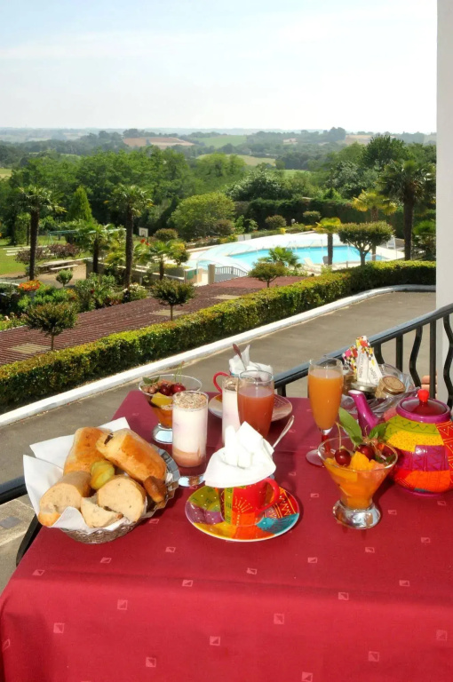 Logis Hotel Aux Tauzins - Général