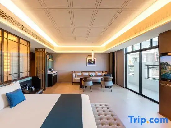Deluxe Suite with balcony