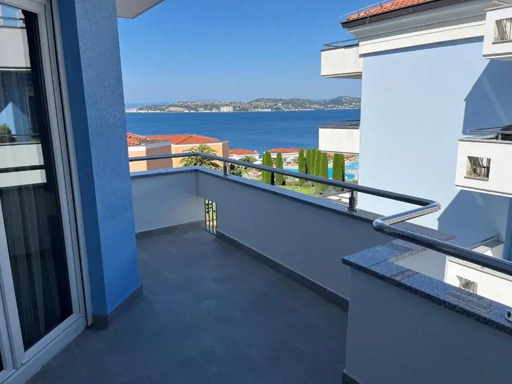 3 Bedrooms Apartment