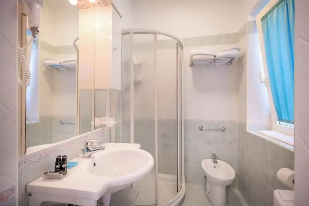 Standard Triple room with balcony